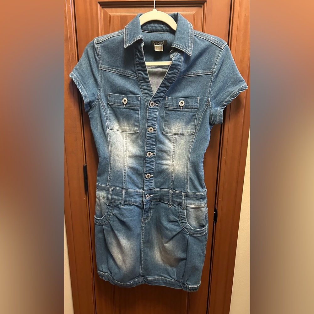 Venus Above The Knee Denim Dress-Med Wash-Size 4-Good Condition💙